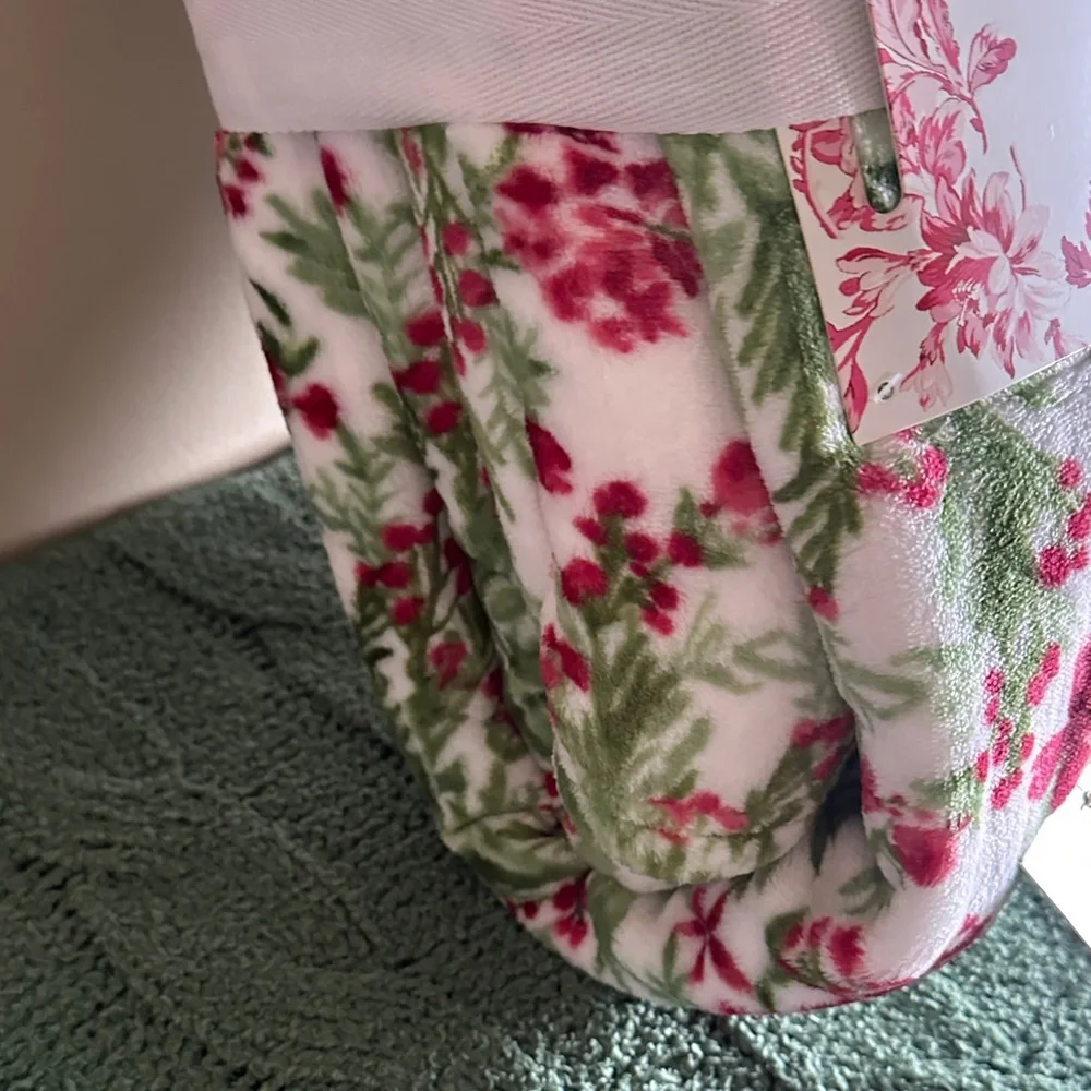 Shabby Chic Holiday Christmas Blanket Queen Holly Berry Red Floral Green NEW!